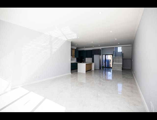 4 BEDROOM FREEHOLD FOR SALE IN SANDOWN